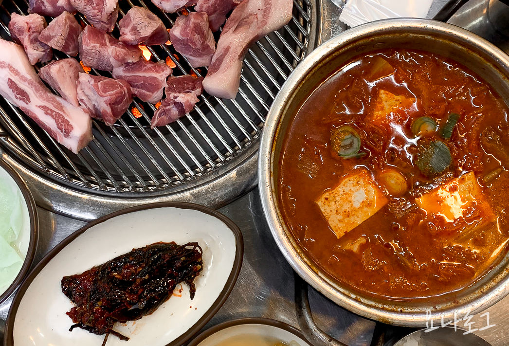 제주맛집 제주도맛집 제주 제주도 제주여행 제주도여행 돈사돈 제주흑돼지맛집 제주공항 제주공항근처 제주공한근처맛집 제주가볼만한곳 흑돼지 흑돼지맛집 노형 노형동 노형맛집 노형동맛집 멜젓 돈사돈메뉴 돈사돈가격