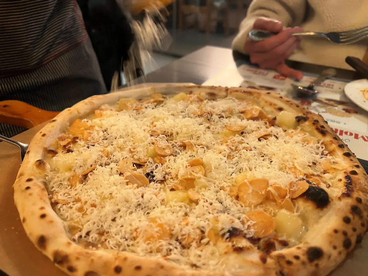 마곡-근처-발산역-맛집-매드포칼릭-시그니처-메뉴-스노잉갈릭피자