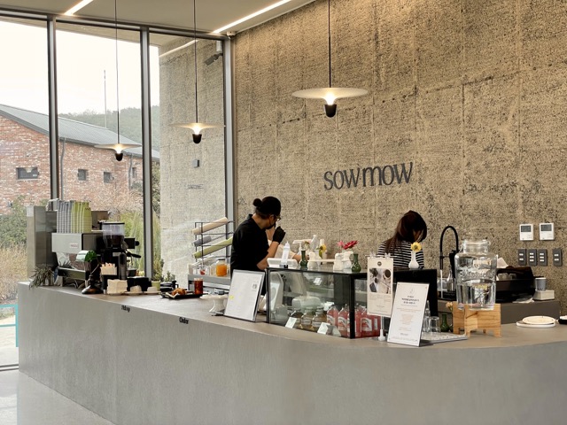 카페-소우모우-카운터