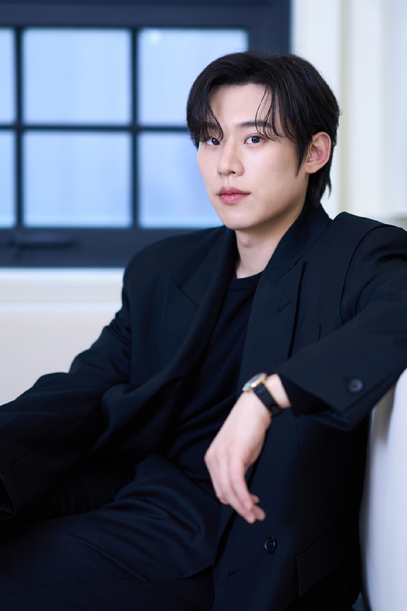 배우 김성철이 영화 '댓글부대'(감독 안국진) 인터뷰에 앞서 포즈를 취하고 있다. [사진=(주)에이스메이커무비웍스]