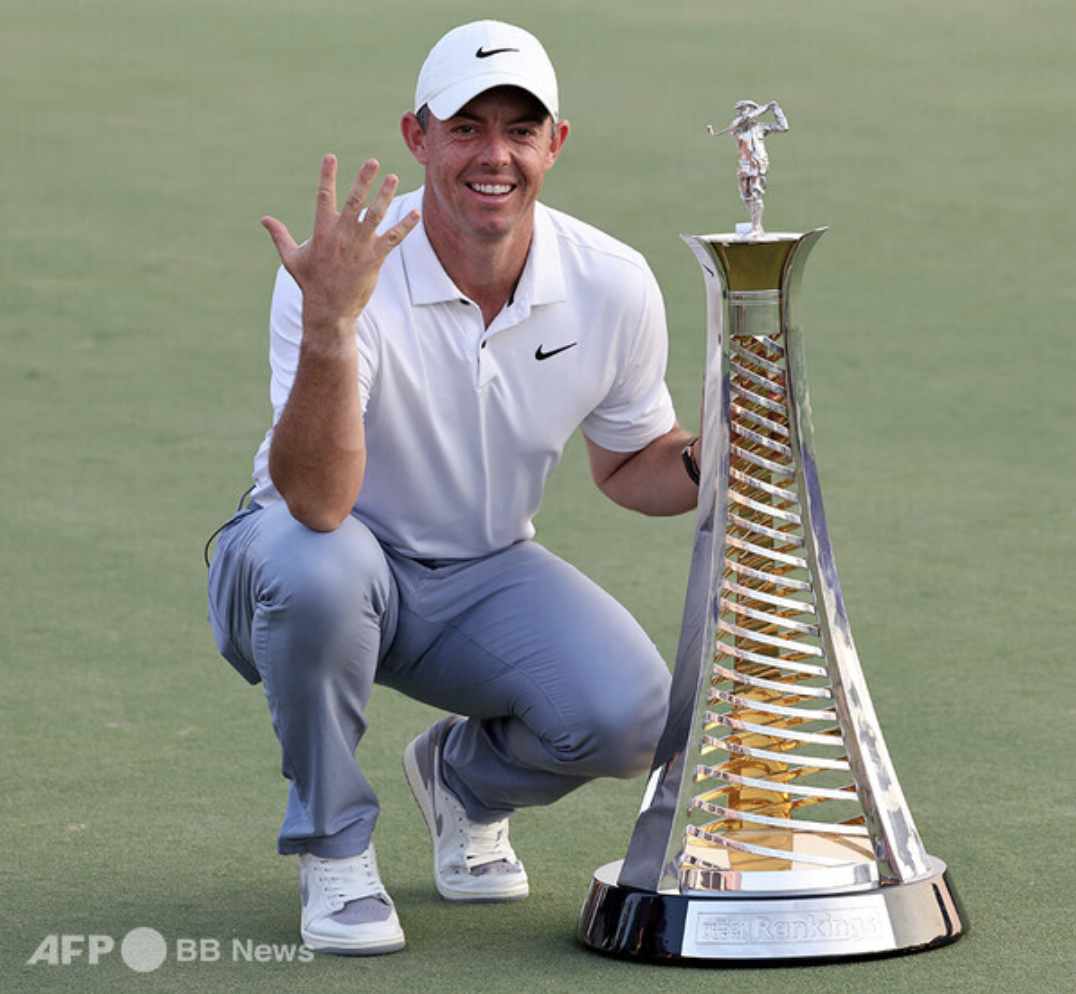 2023시즌 레이스 두 두바이 랭킹 1위를 차지하며 해리 바든 트로피를 차지한 로리 매길로이