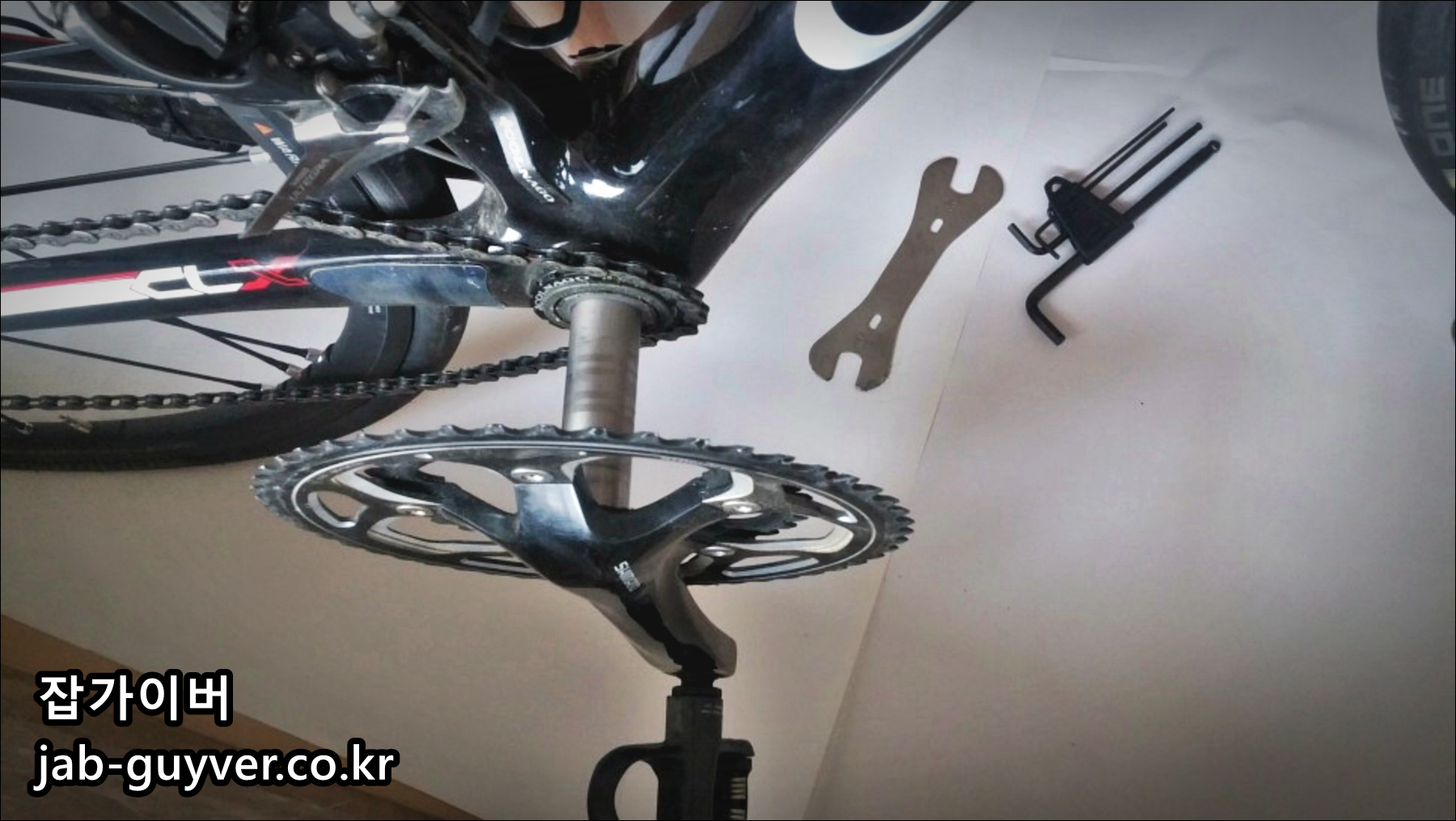 크랭크 분리 후 스핀들 상태 점검