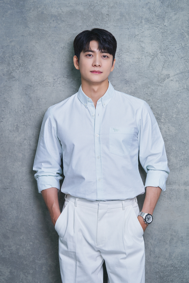 이강에는 달이 흐른다, 세자 &lsquo;이강&rsquo;으로 돌아온 배우 강태오 프로필