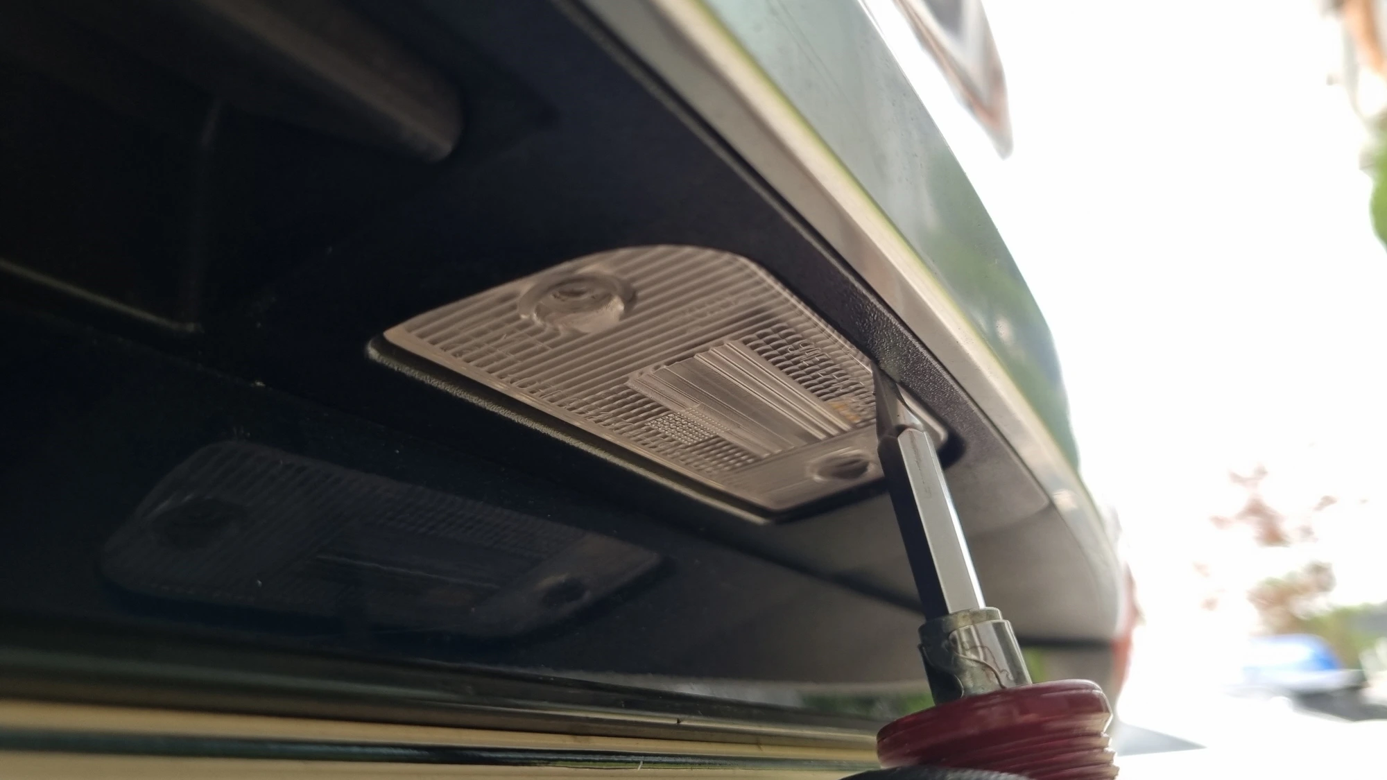 번호판등 커버 여는 방향