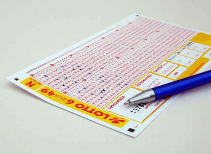 복권 당첨되는 꿈 5가지 중 복권담청 꿈을 나타내는 사진