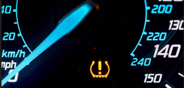 자동차 계기판 느낌표 경고등 사진