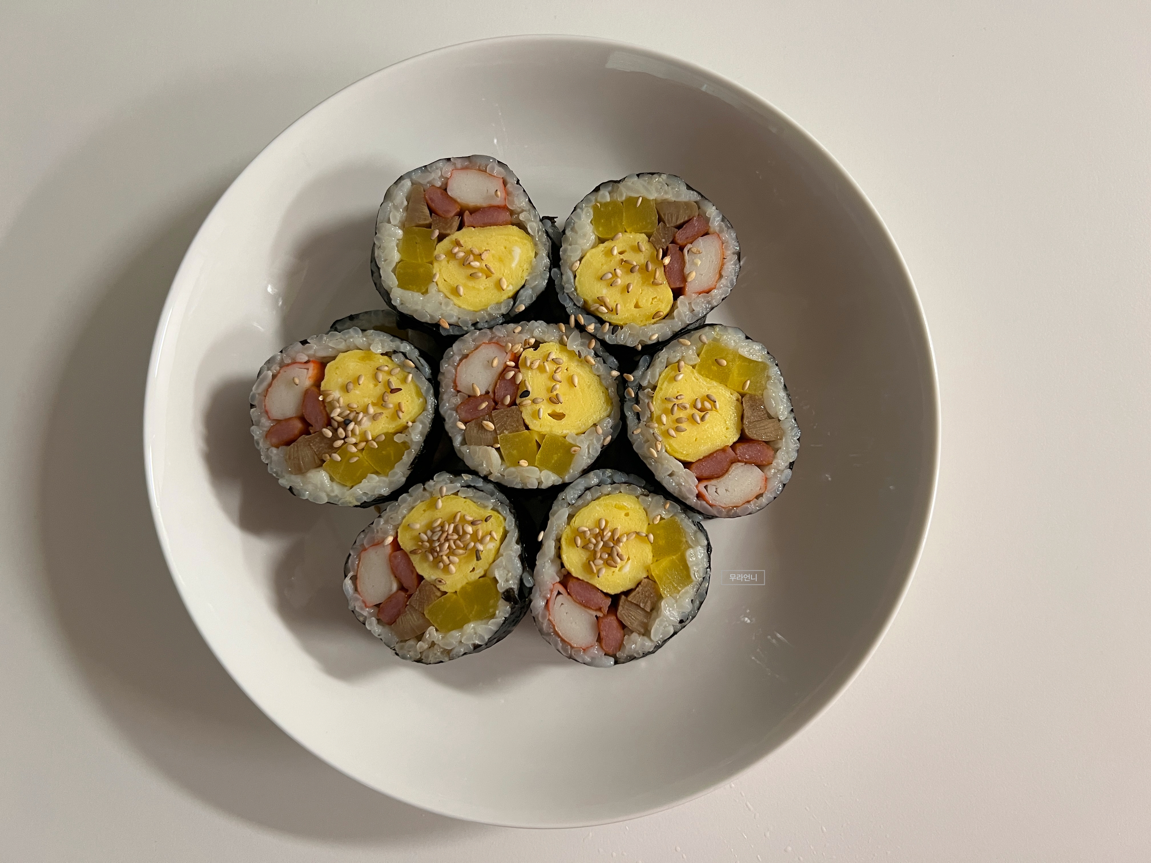 맛있는 김밥 드시고 오늘 하루도 행복하세요