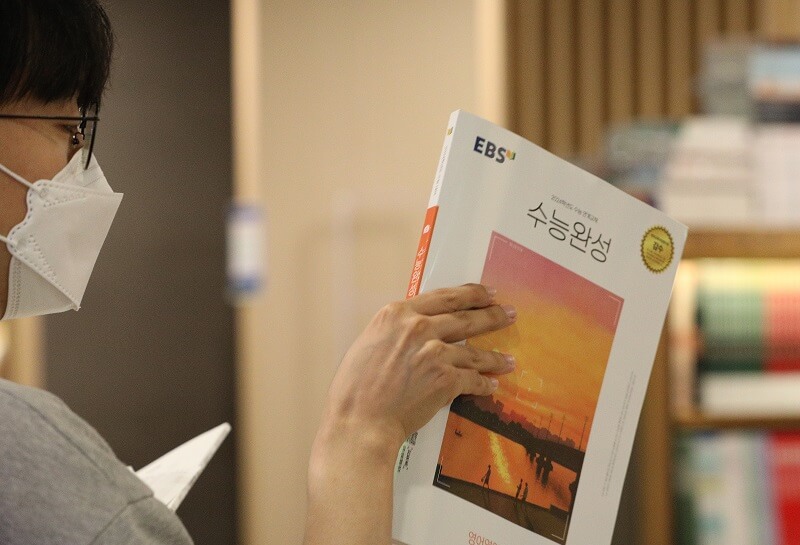 공부하는 학생 모습