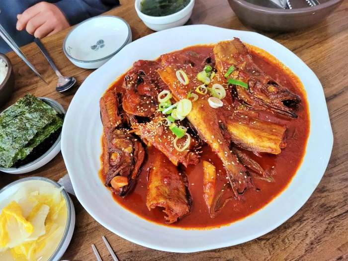 생생정보 강원 동해 27년 전통 감자 코다리조림 맛집