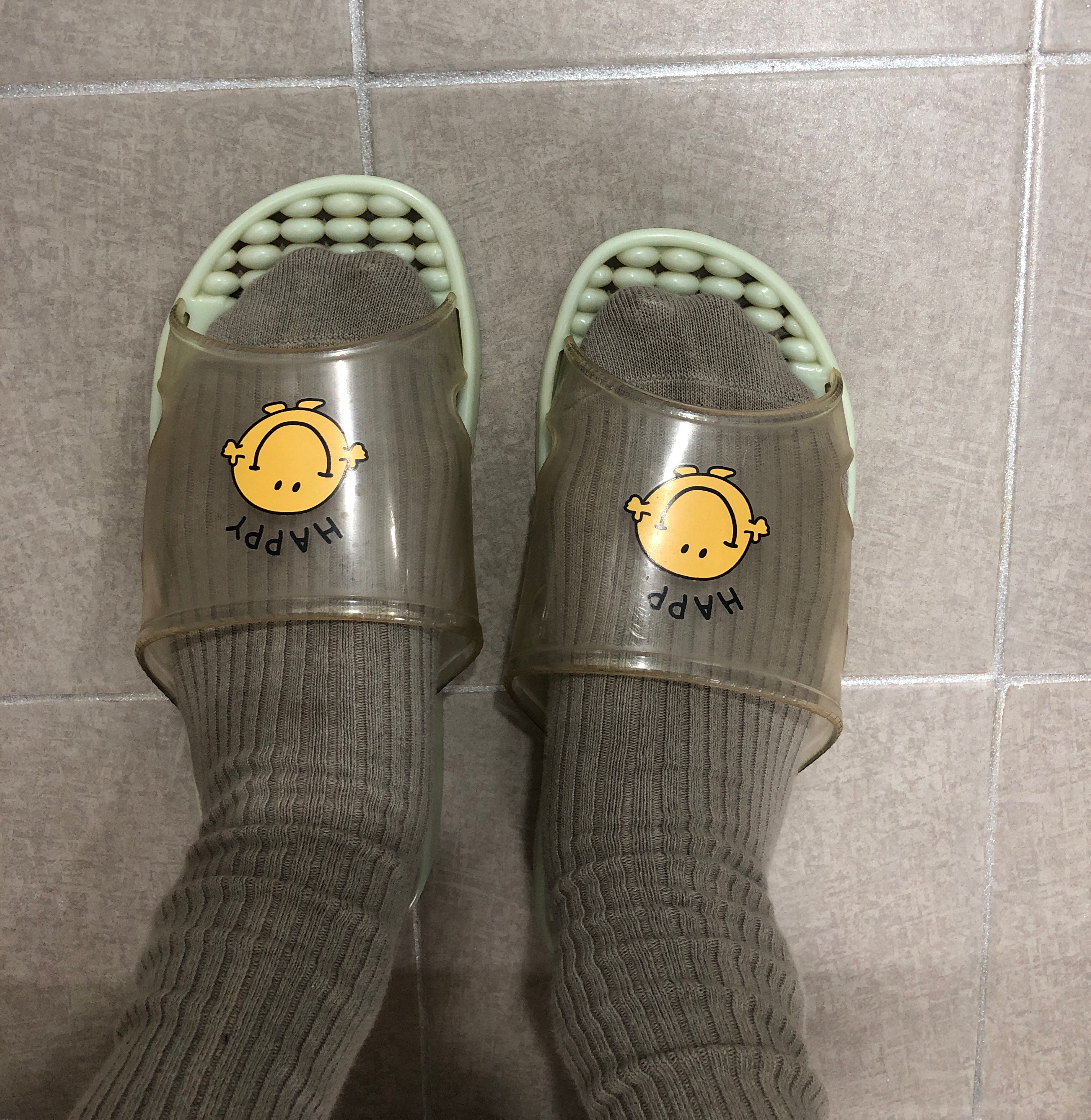 민트 욕실화 착화컷