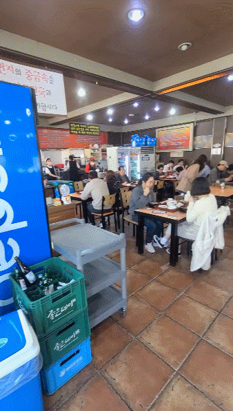 창원 맛집 장수촌24시돼지국밥 창원1호점 내부는 넓고 테이블도 많습니다
