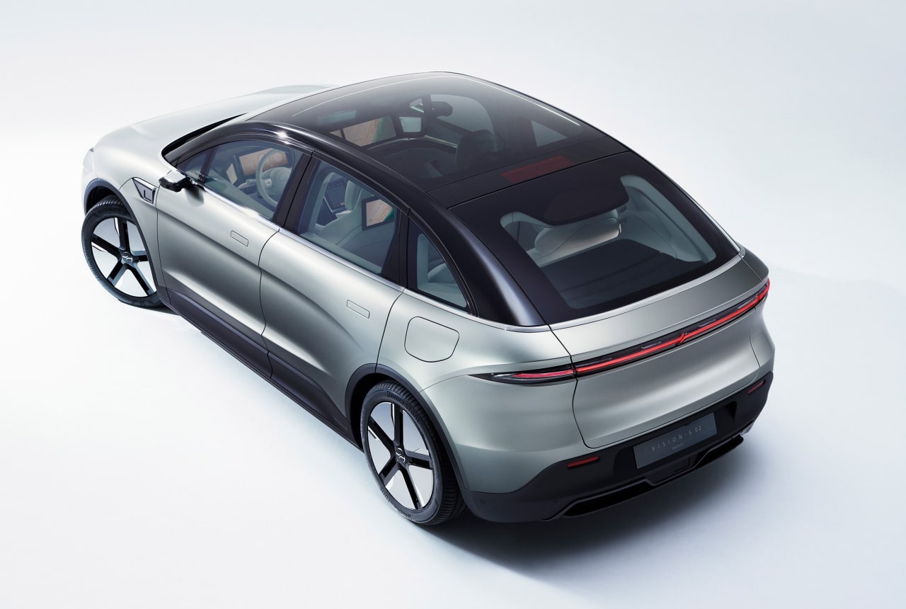 소니 비전-S 02의 측후면입니다.