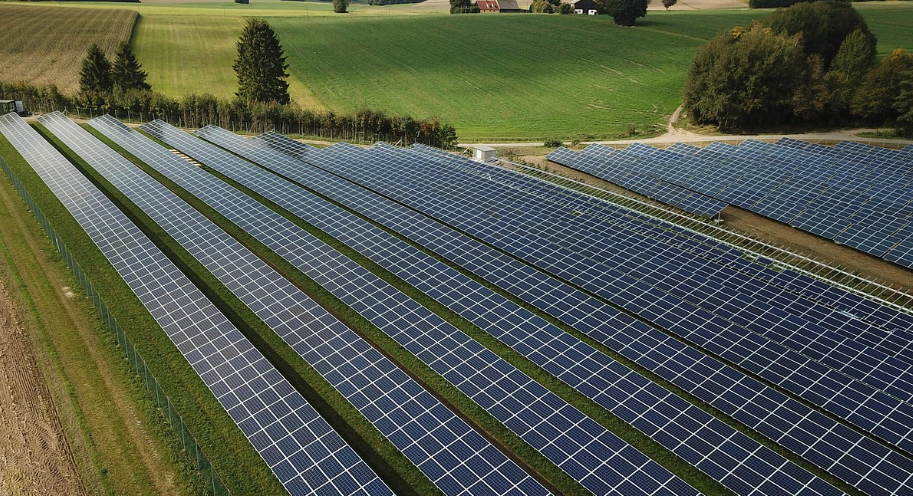 재생에너지 기술 발전이 전기요금에 미치는 장기적 영향