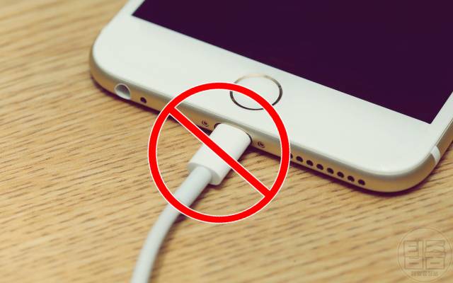 핸드폰 바닷물에 빠졌을때 충전기