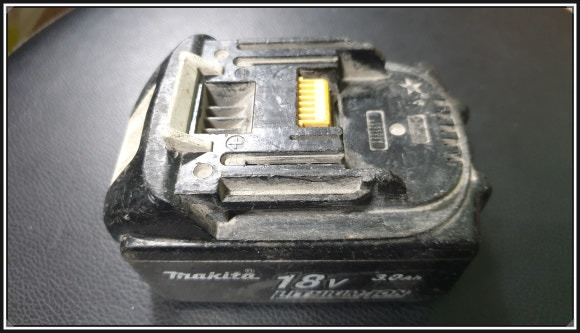 마끼다 18V 배터리 정면