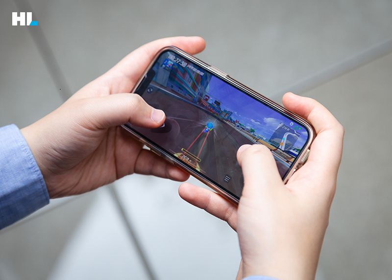 카트라이더러쉬플러스 게임을 하고 있는 지영민 프로