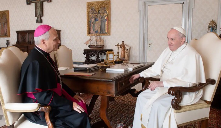 로버트 프란시스 프레보스트 추기경과 프란치스코 교황