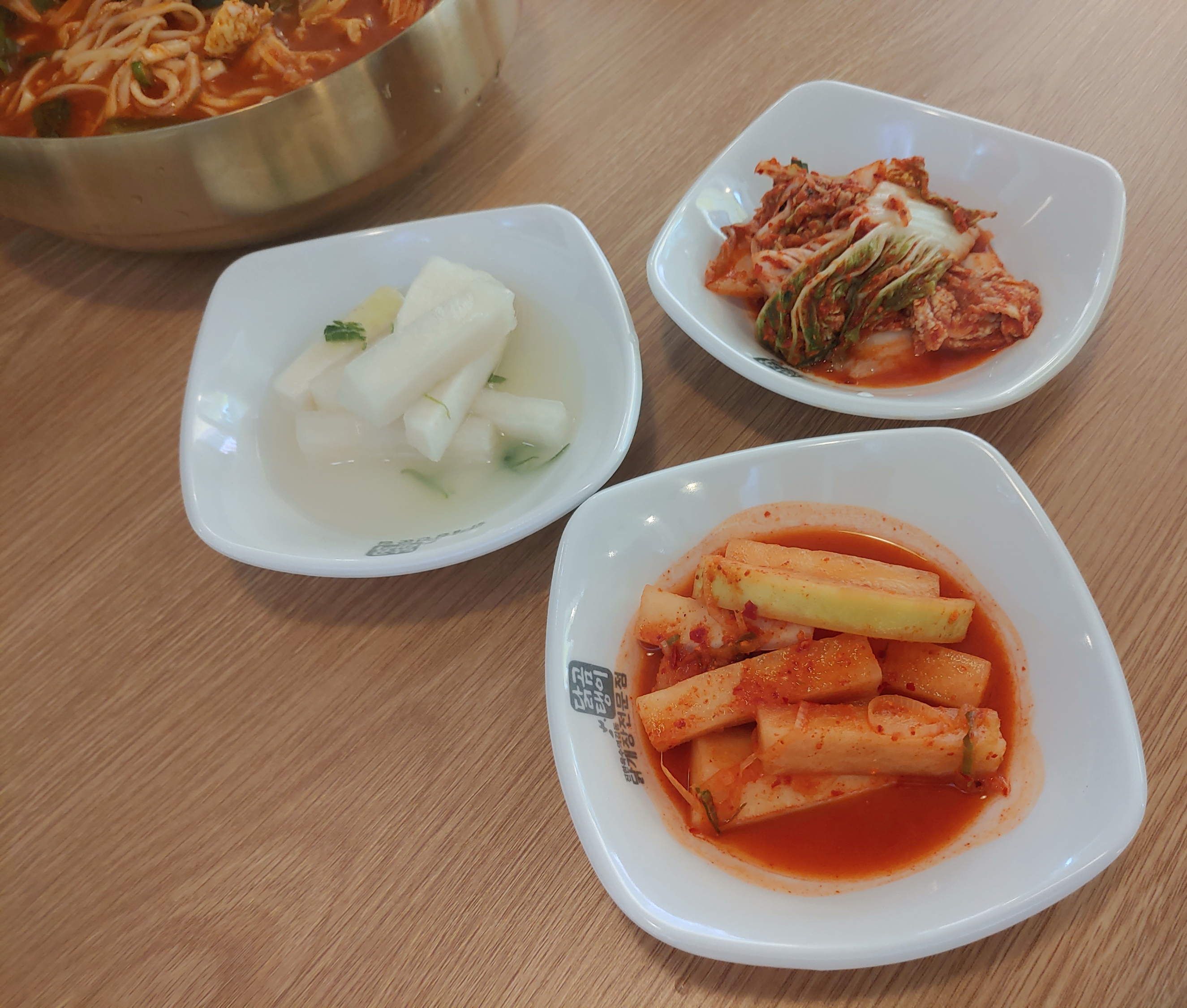 파닭개장 반찬들