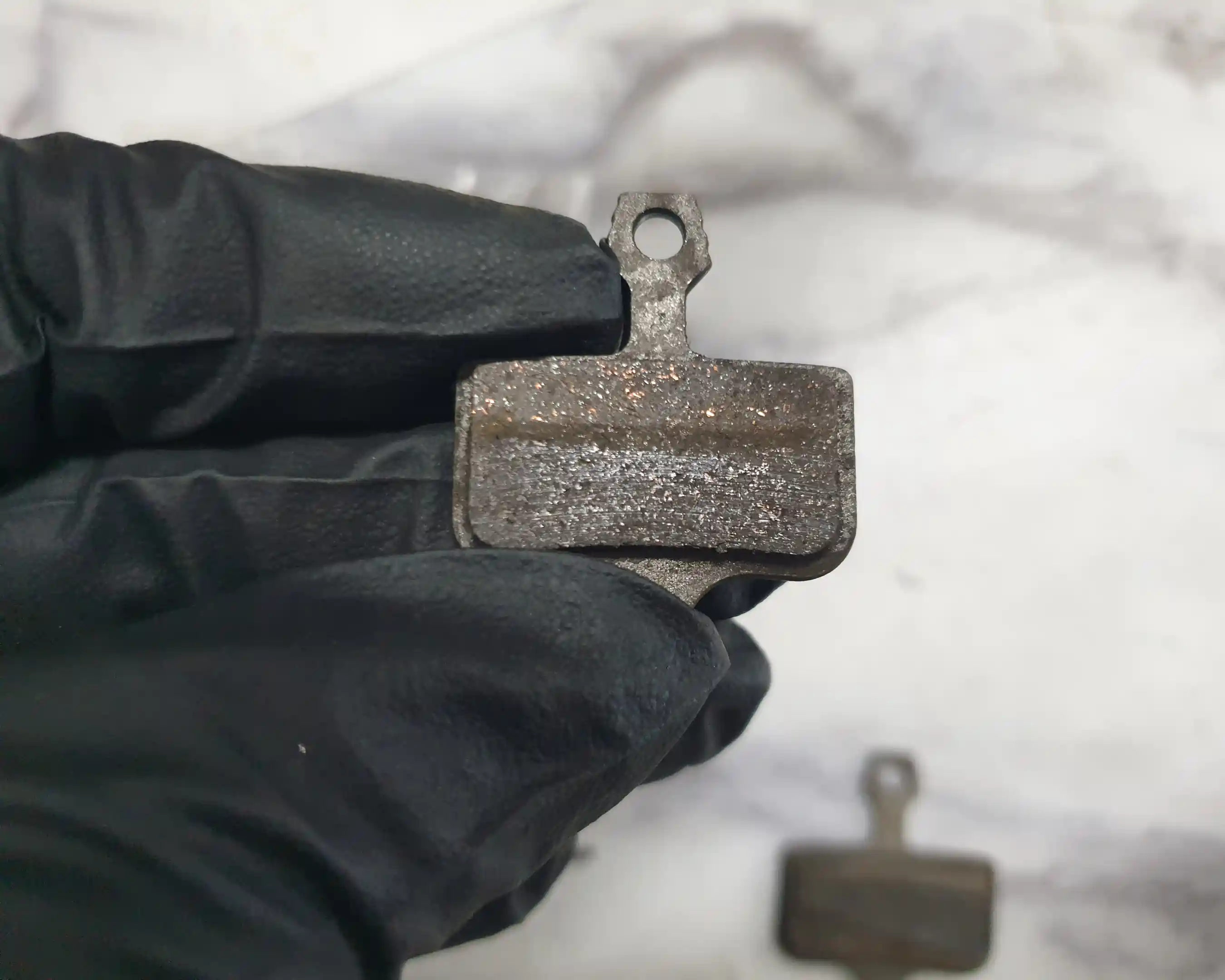 덜 마모된 브레이크 패드