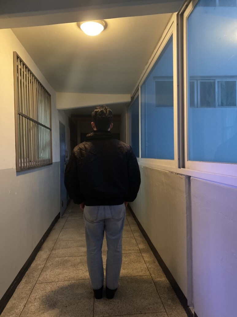 데일리 룩(오뭘입)_알파인더스트리 B-15 항공자켓 블랙 바스틱 목폴라 티셔츠 86로드 청바지 연청 커스텀메이드 소가죽 스퀘어토 지퍼 첼시 부츠 OOTD