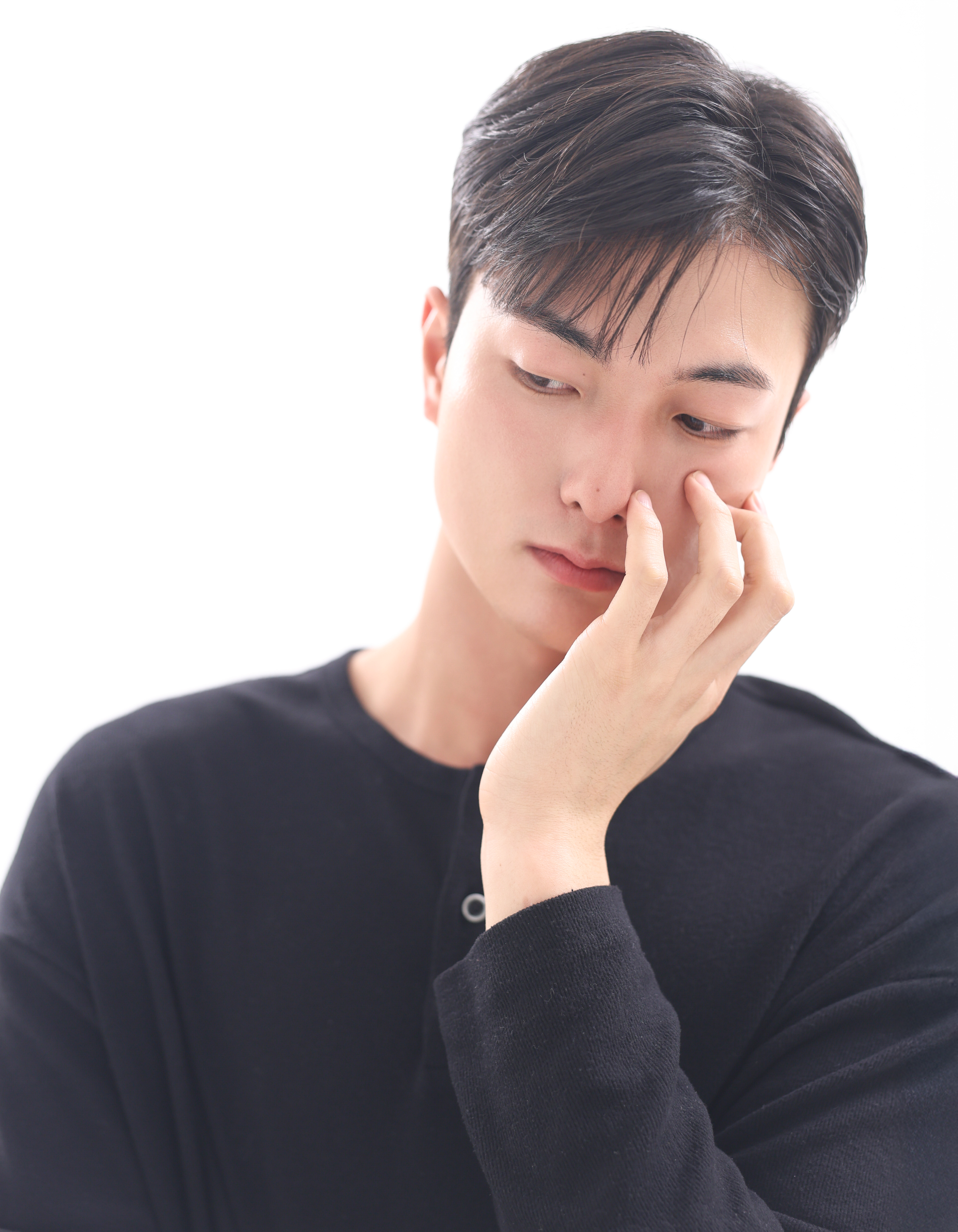 천안 프로필사진 순백스튜디오 — 남자 배우 프로필 사진 눈빛과 얼굴선이 살아 3