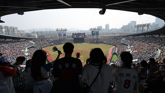 프로야구 개막 2연전 전 경기 매진&hellip;역대 최다 관중 신기록 달성