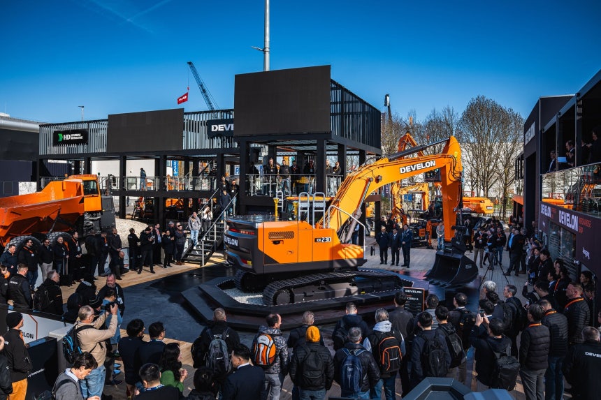 독일 뮌헨에서 열리는 세계 최대 건설기계 박람회인 ‘BAUMA 2025'에 차려진 HD현대인프라코어의 부스 전경.