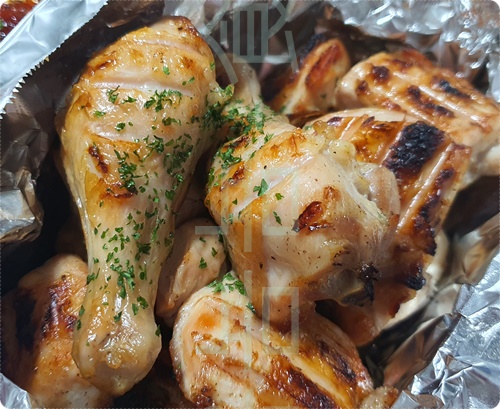 꾸브라꼬 숯불 두마리치킨