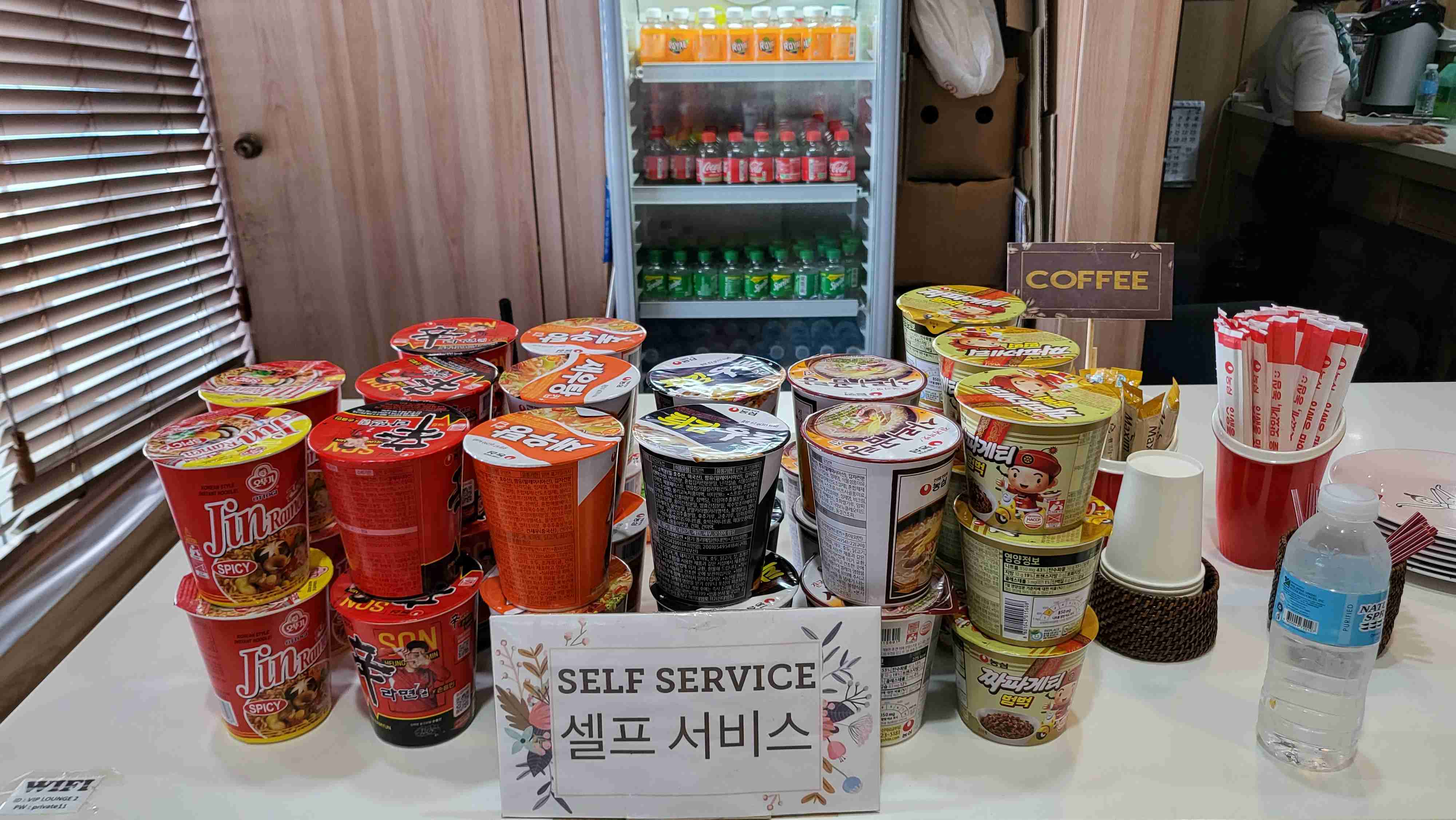셀프바 (컵라면&amp;#44; 음료수)