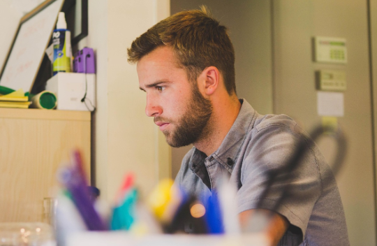 AI 때문에 사라질 줄 알았던 직업, 오히려 살아난 사례들