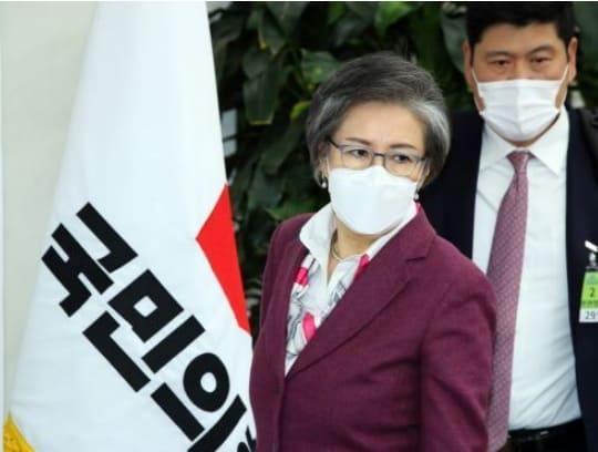 결국 해외로 몰래 튀려다 걸린 성상납 범죄자 이준석...강용석 변호사 “출국금지 신청”