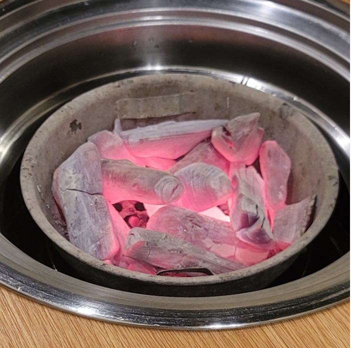 마구아 식당 숯불 사진