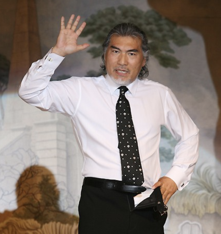 나훈아 기자회견 바지사건 (2008년)