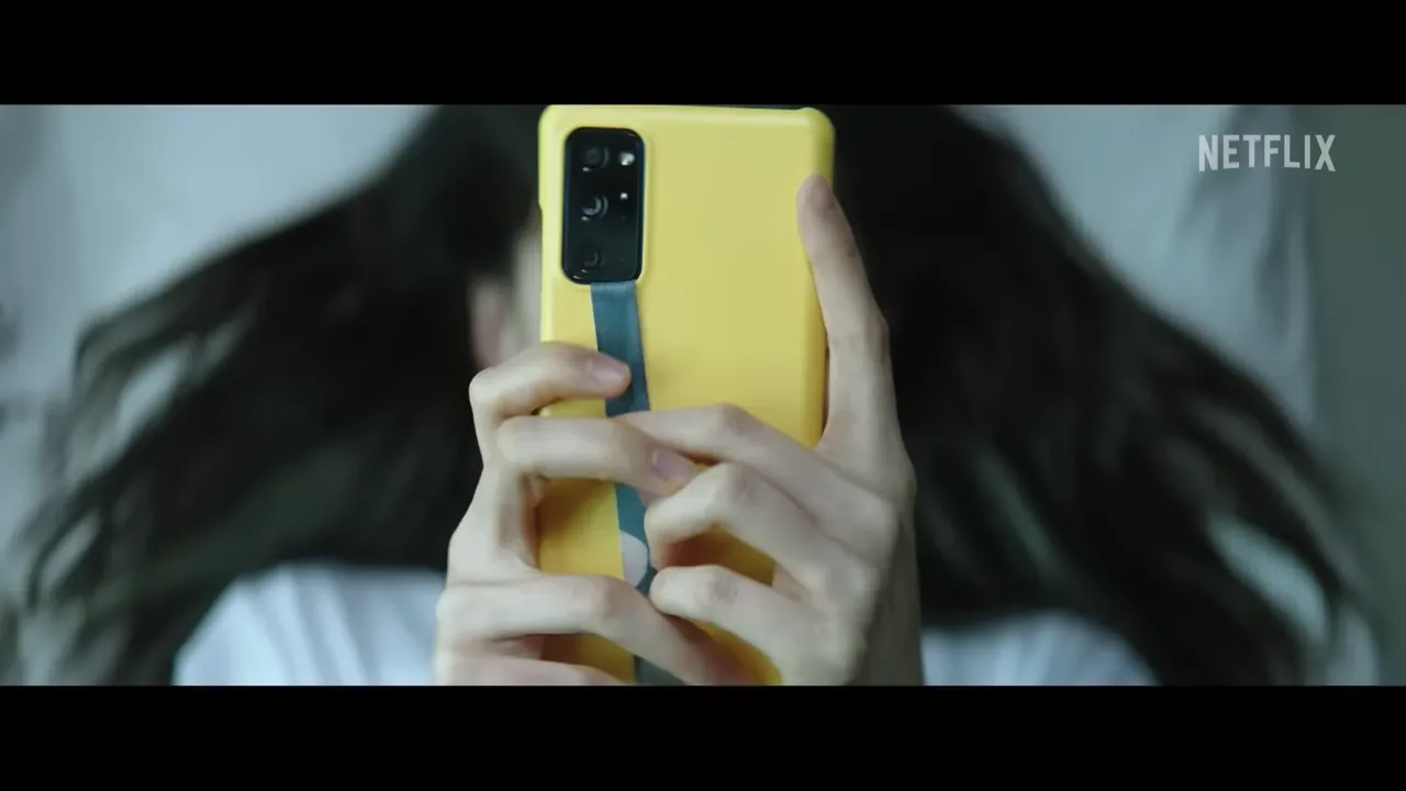 넷플릭스-스마트폰을떨어뜨렸을뿐인데