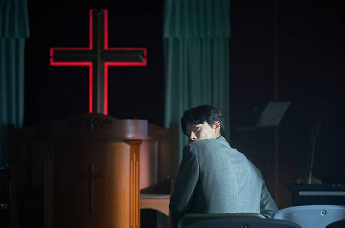 류준열, '계시록'에서 광기 어린 연기로 돌아오다!