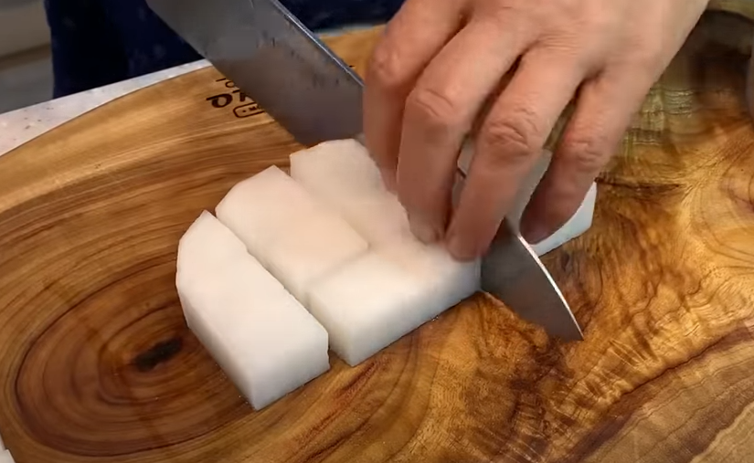 치킨무깍뚝썰기