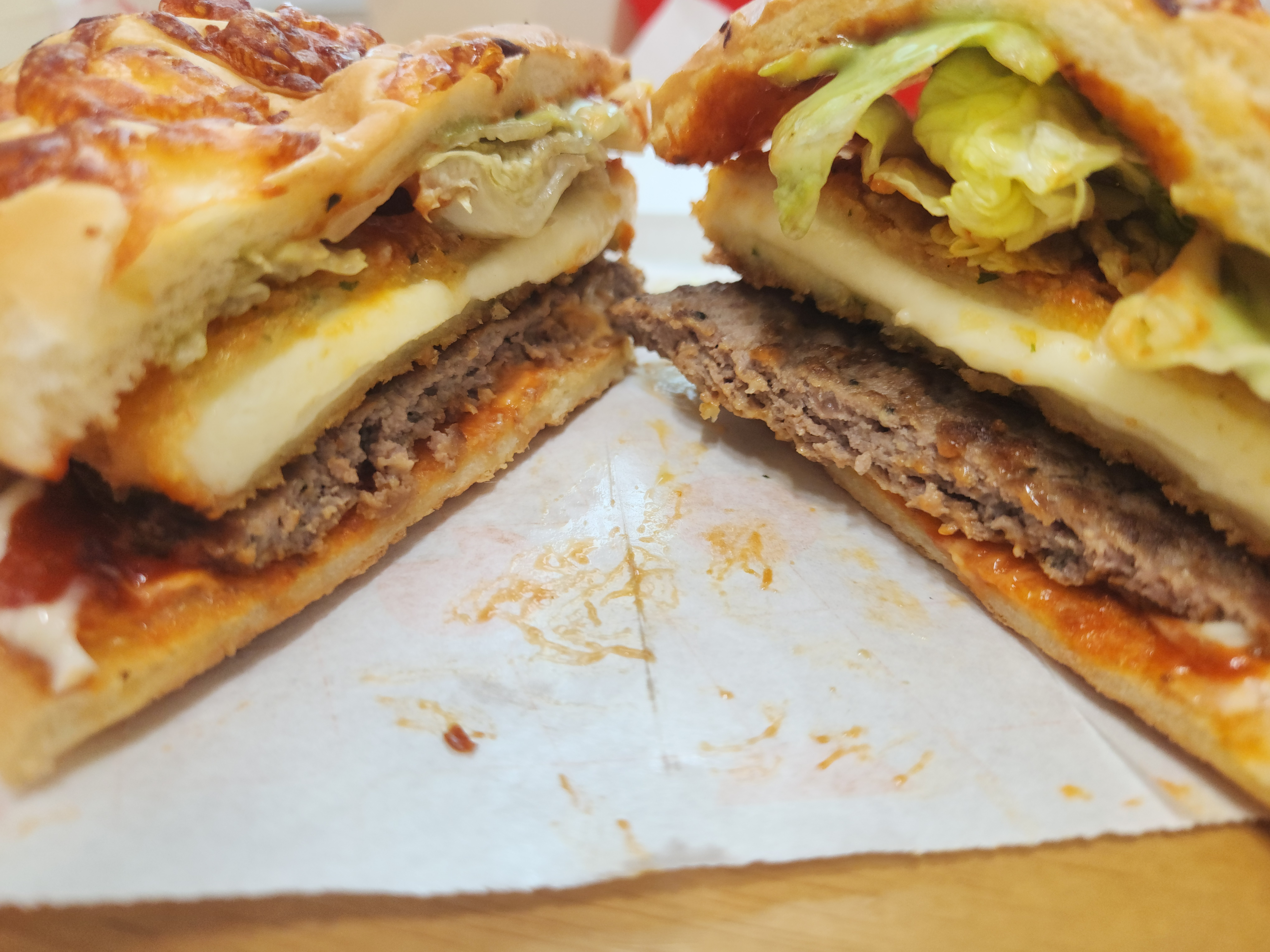 I cut the Lotteria Napoli Matpia burger in half.
