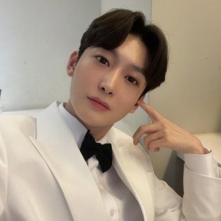 가수김용빈가수팬카패,나이,프로필,사주,음악,부모,할머니,아버지,펜카페,소속사,노래,고향