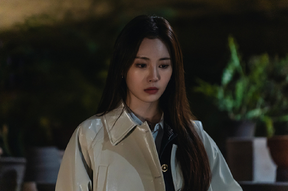 &#39;이 연애는 불가항력&#39; 유라가 악녀 본색을 드러냈다. [사진=SLL·씨제스스튜디오]