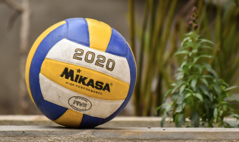 여자배구-연습용공으로-경기해