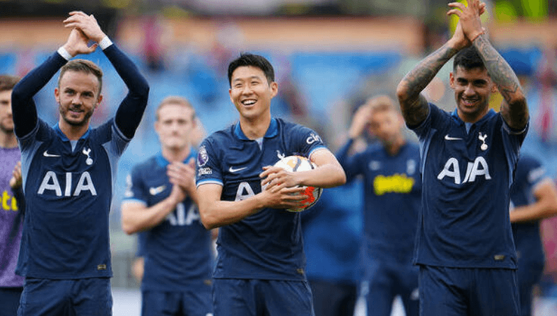 기뻐하는 손흥민