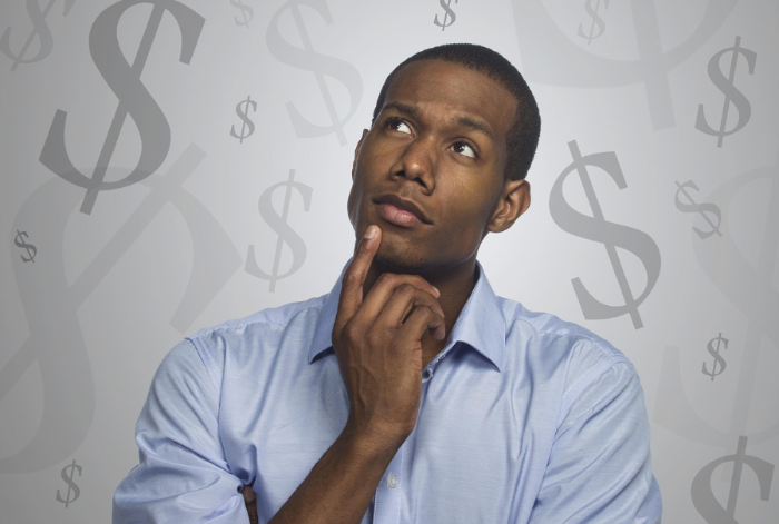 재테크에-대해-고민하는-남자-이미지