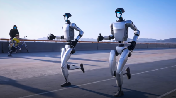 유니트리 휴머노이드 로봇이 달리는 모습