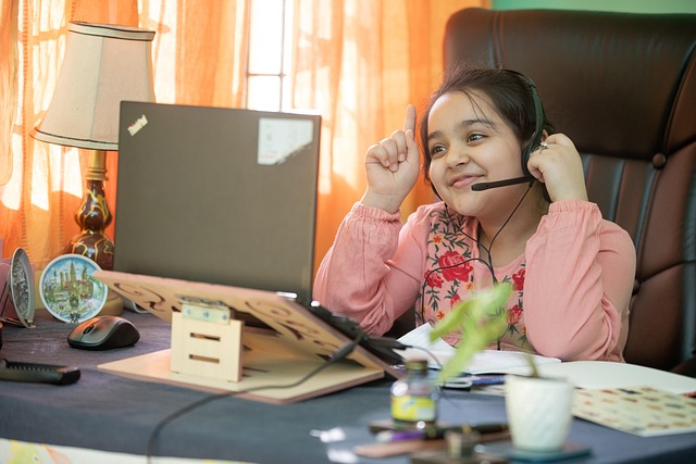 공부하는 아이 이미지