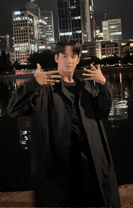 김수현 프로필 배우 영화 작품활동 드라마 나이