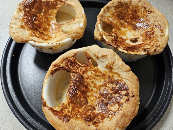 완성작입니다만&#44; 여러분들은 생지를 큰걸로 사세요. 저 처럼 작은거 사시면 이렇게 찢어집니다