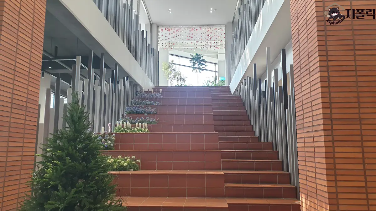 카페-포일드캐롯-계단