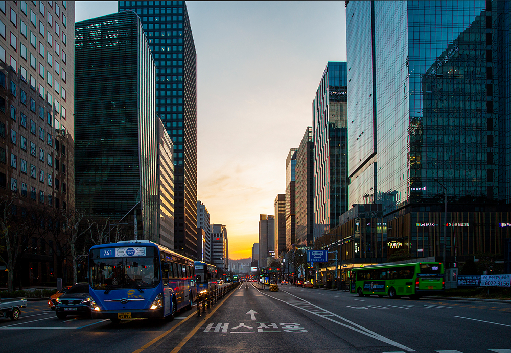 건물의 에너지 효율을 증진시키기 위해 도입된 등급 시스템은 건물의 에너지 성능을 평가하고 등급을 부여하는 목적으로 만들어진 시스템입니다
