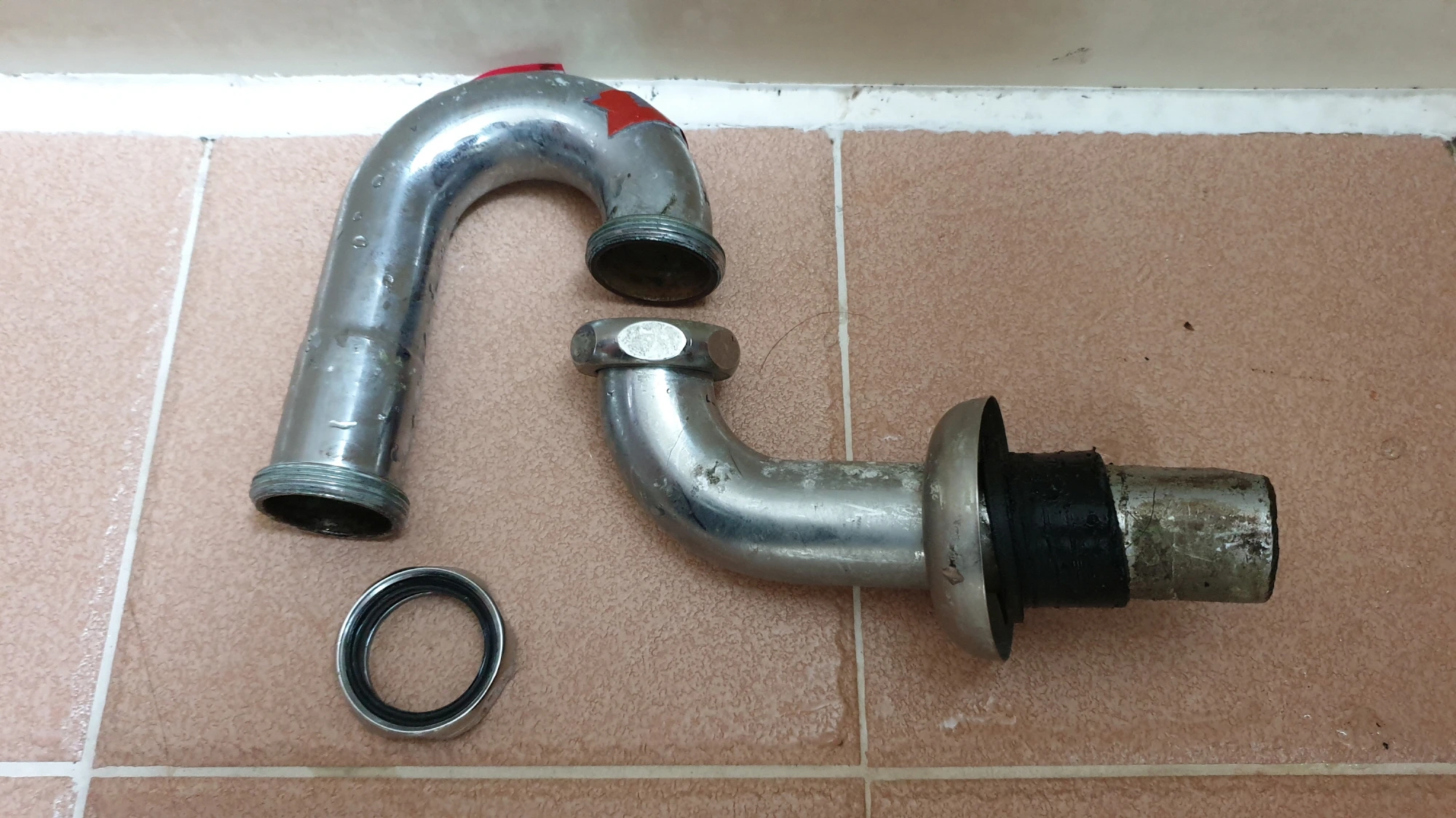 배수관 트랩 분해 모습