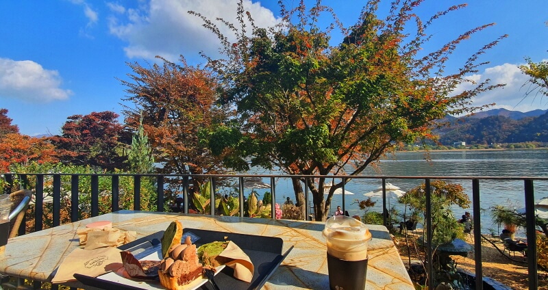 리버뷰-대너리스-카페-테라스